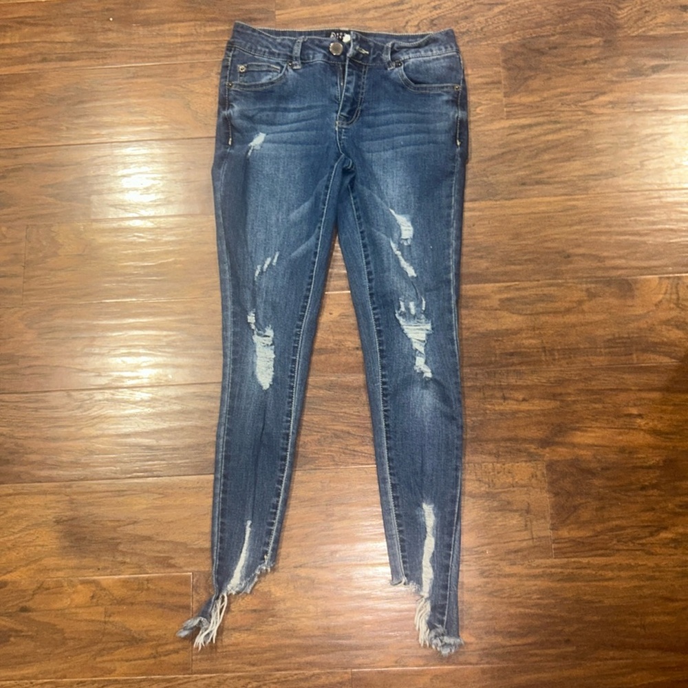 Judy blue jeans, says they are a size 5 but that wasn’t an option so I put 4